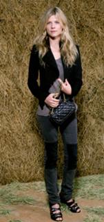 Clémence Poésy feet photo thumbnail