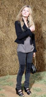Clémence Poésy feet photo thumbnail