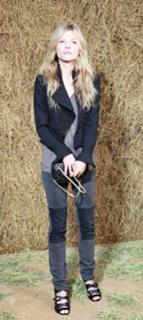 Clémence Poésy feet photo thumbnail