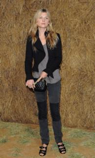 Clémence Poésy feet photo thumbnail