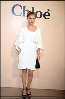 Clémence Poésy feet photo thumbnail