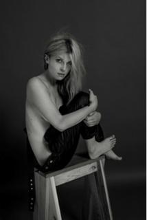 Clémence Poésy feet photo thumbnail