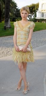 Clémence Poésy feet photo thumbnail