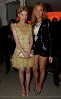 Clémence Poésy feet photo thumbnail
