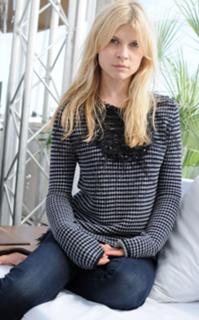 Clémence Poésy feet photo thumbnail