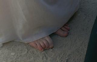 Clémence Poésy feet photo thumbnail