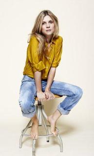 Clémence Poésy feet photo thumbnail