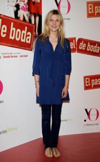 Clémence Poésy feet photo thumbnail