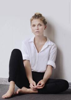 Clémence Poésy feet photo thumbnail