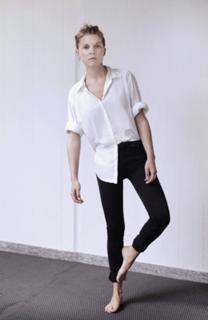 Clémence Poésy feet photo thumbnail