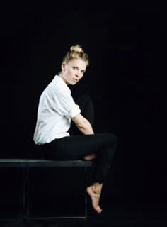 Clémence Poésy feet photo thumbnail