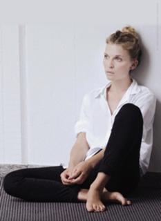 Clémence Poésy feet photo thumbnail