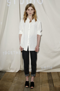 Clémence Poésy feet photo thumbnail