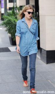 Clémence Poésy feet photo thumbnail