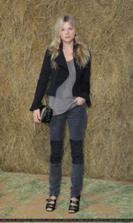 Clémence Poésy feet photo thumbnail