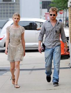 Clémence Poésy feet photo thumbnail