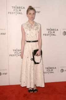 Clémence Poésy feet photo thumbnail