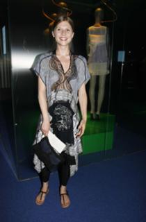 Clémence Poésy feet photo thumbnail