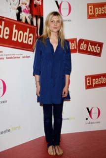 Clémence Poésy feet photo thumbnail