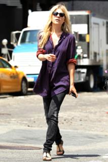 Clémence Poésy feet photo thumbnail