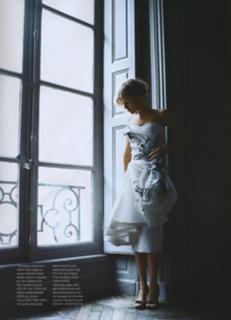 Clémence Poésy feet photo thumbnail