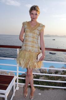 Clémence Poésy feet photo thumbnail