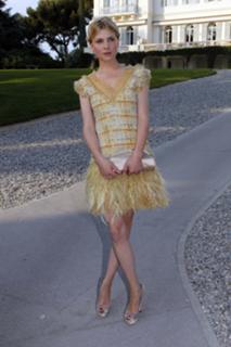 Clémence Poésy feet photo thumbnail