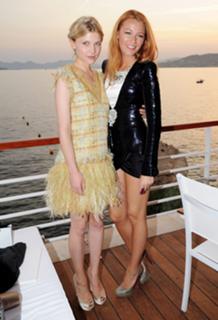Clémence Poésy feet photo thumbnail