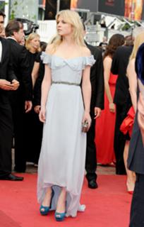 Clémence Poésy feet photo thumbnail
