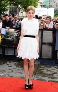 Clémence Poésy feet photo thumbnail