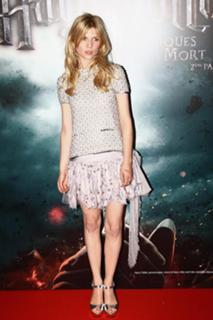 Clémence Poésy feet photo thumbnail