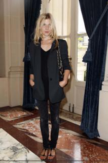 Clémence Poésy feet photo thumbnail