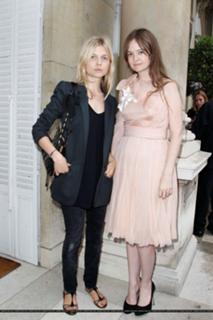 Clémence Poésy feet photo thumbnail