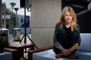 Clémence Poésy feet photo thumbnail