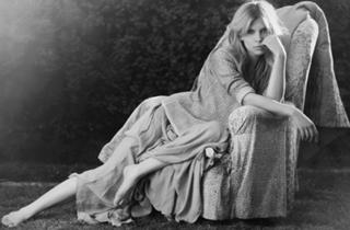 Clémence Poésy feet photo thumbnail