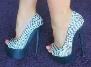 Coco Austin feet photo thumbnail