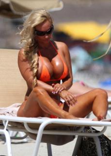 Coco Austin feet photo thumbnail