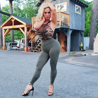 Coco Austin feet photo thumbnail