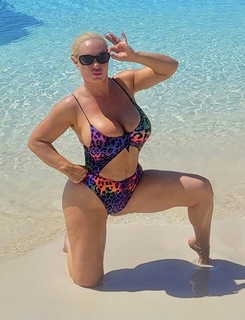 Coco Austin feet photo thumbnail