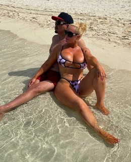 Coco Austin feet photo thumbnail