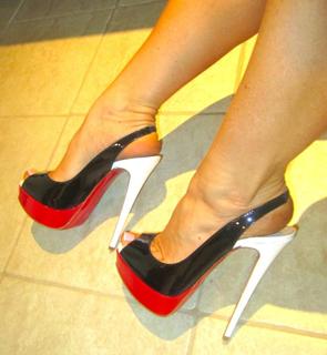 Coco Austin feet photo thumbnail