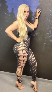 Coco Austin feet photo thumbnail