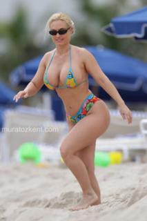 Coco Austin feet photo thumbnail