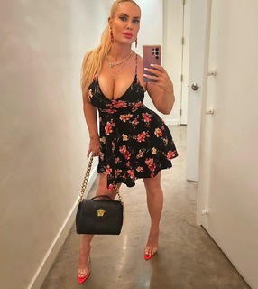 Coco Austin feet photo thumbnail