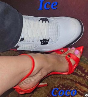 Coco Austin feet photo thumbnail
