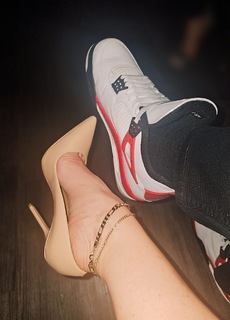 Coco Austin feet photo thumbnail