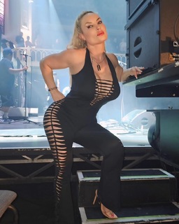 Coco Austin feet photo thumbnail