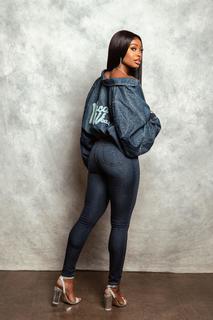 Coco Jones feet photo thumbnail