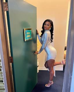 Coco Jones feet photo thumbnail