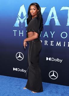 Coco Jones feet photo thumbnail